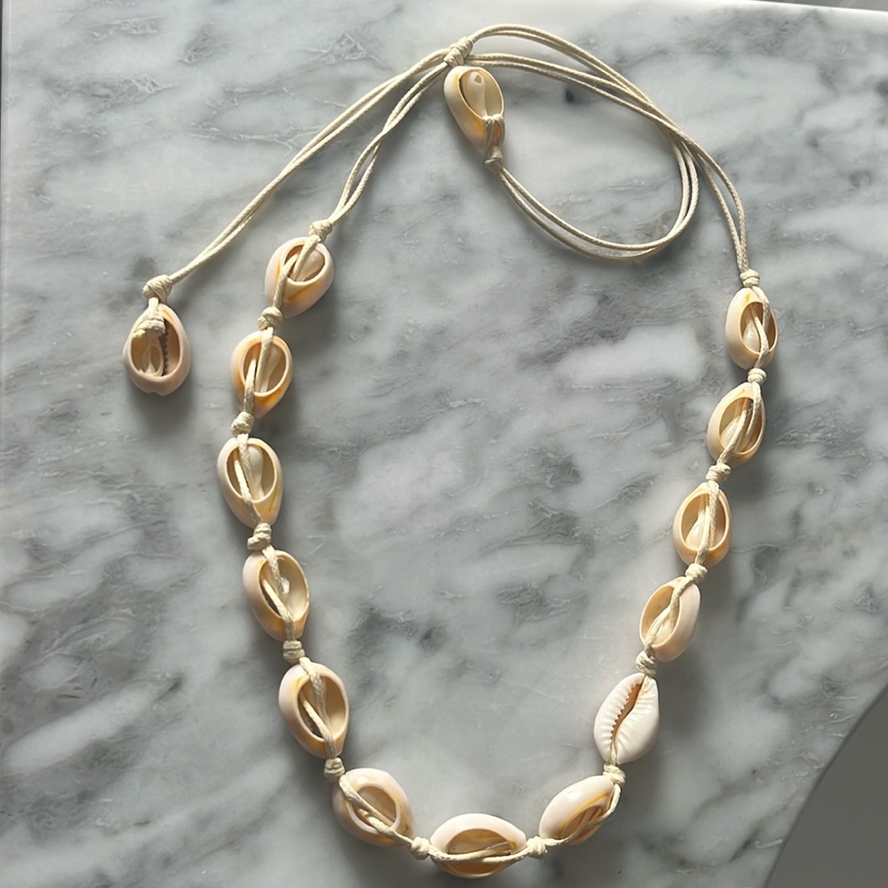 Amazon shell necklace with adjustable length